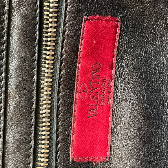 SOLD!!!! 💯 Valentino Garavani Rockstud small tote crossbody - Picture 14 of 16